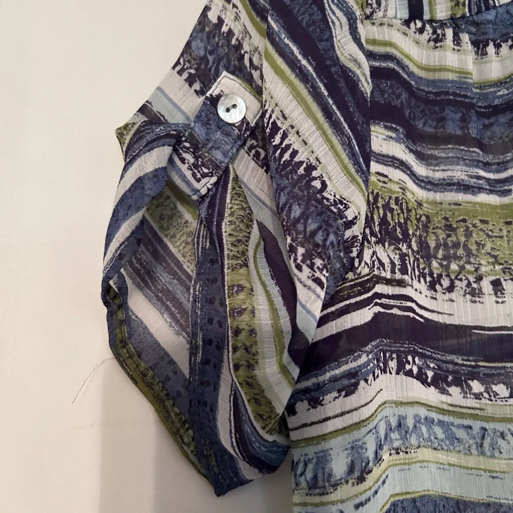 Lightweight Striped Button-Up Women's Top - Picture 5 of 6